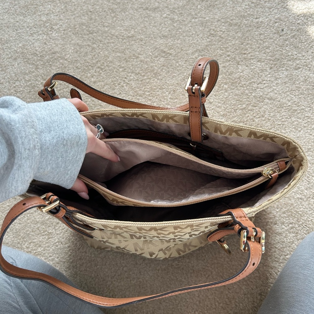 Michael Kors bag - Picture 5 of 8